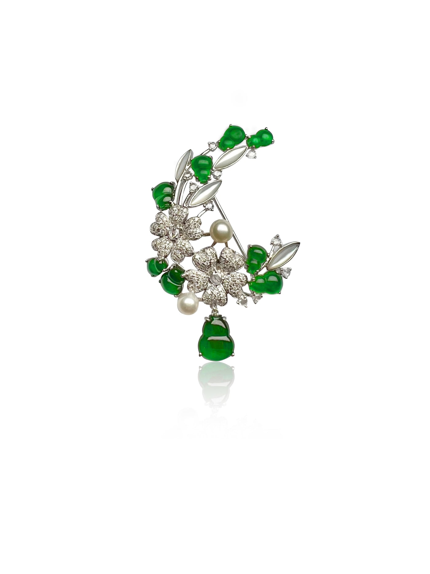 Sweet Alyssum jadeite brooch in 18k white gold with diamond and Pearl