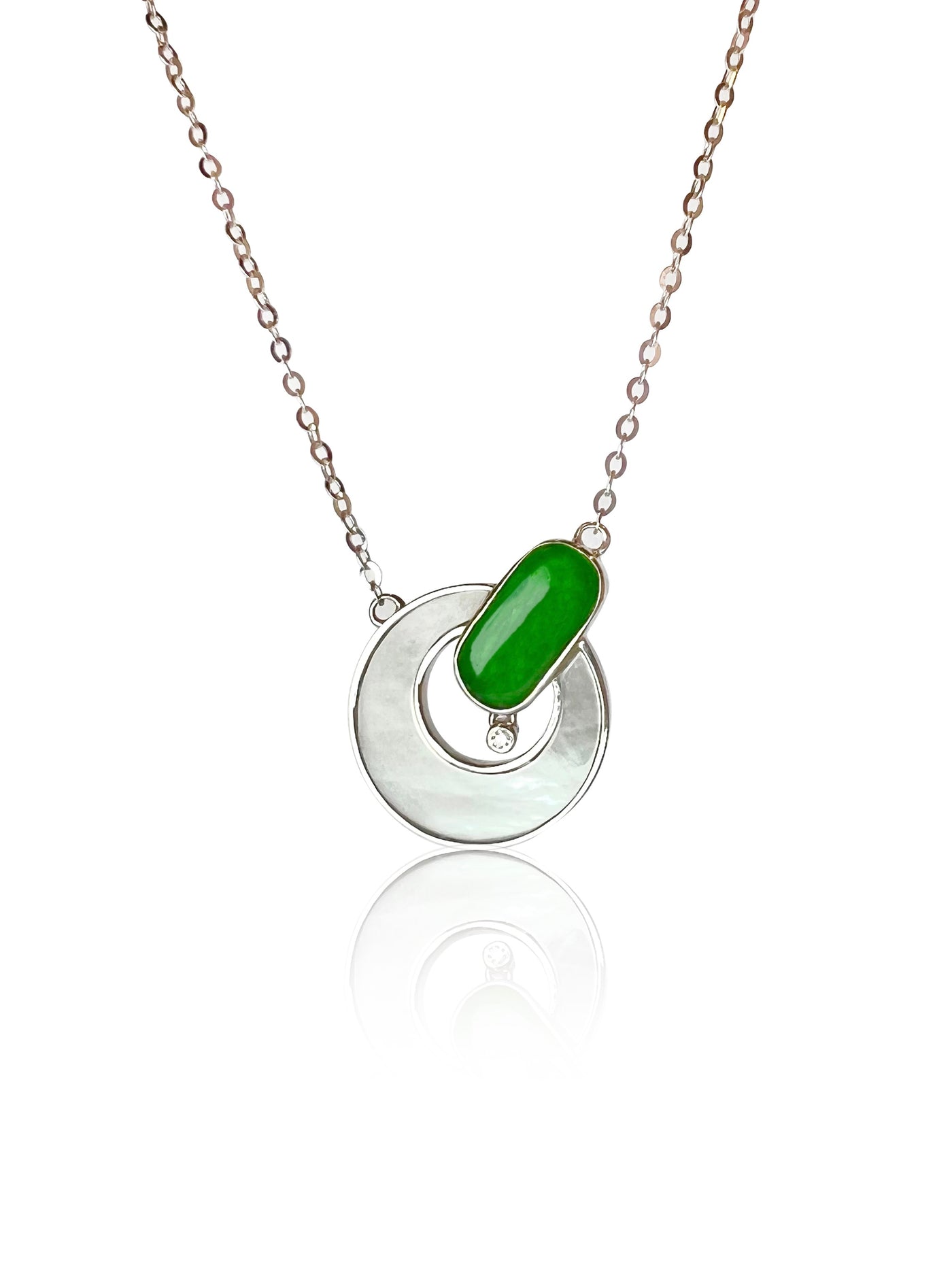 JADEITE PENDANT IN 18K WHITE GOLD WITH DIAMOND AND MOTHER OF PEARL (INCLUDE NECKLACE)