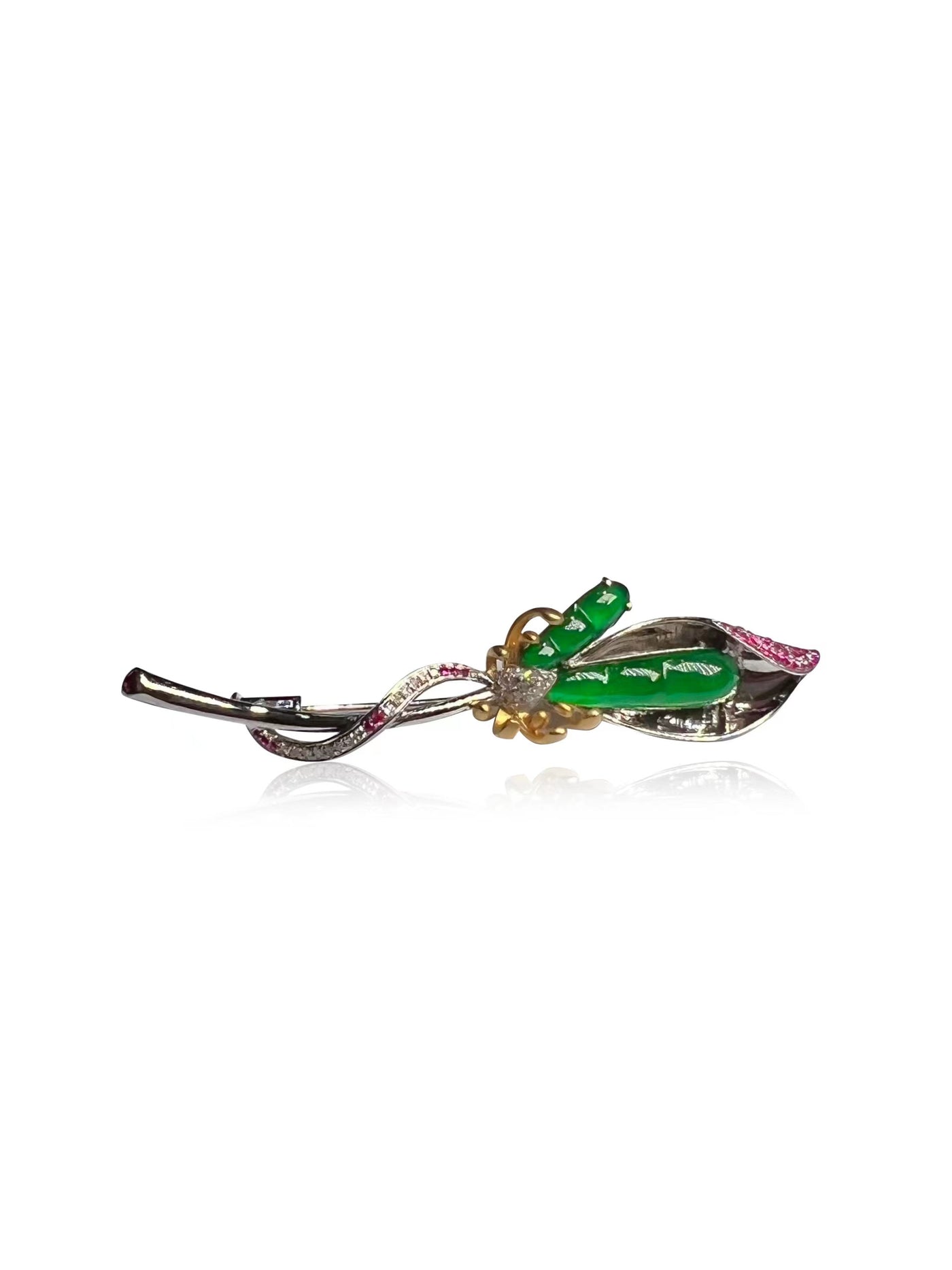 Bean jadeite brooch in 18K white gold with diamonds and ruby